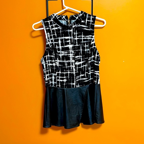 Size L Bebe tank with faux leather bottom - Picture 1 of 3